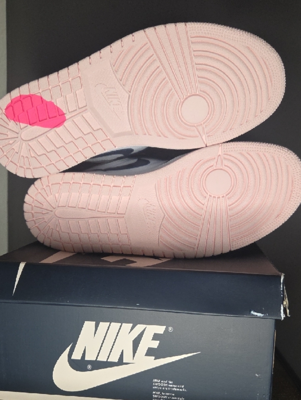 Nike Air Jordan Retro High OG bubble Gum Size 8 - Picture 6 of 6